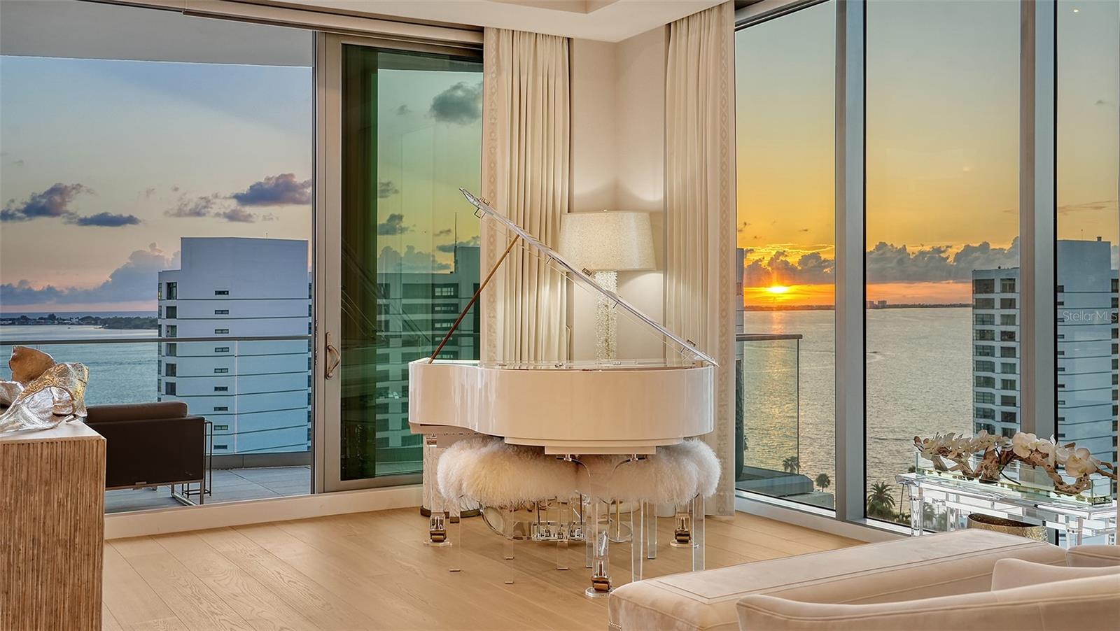 THE RITZ-CARLTON RESIDENCES - Residential