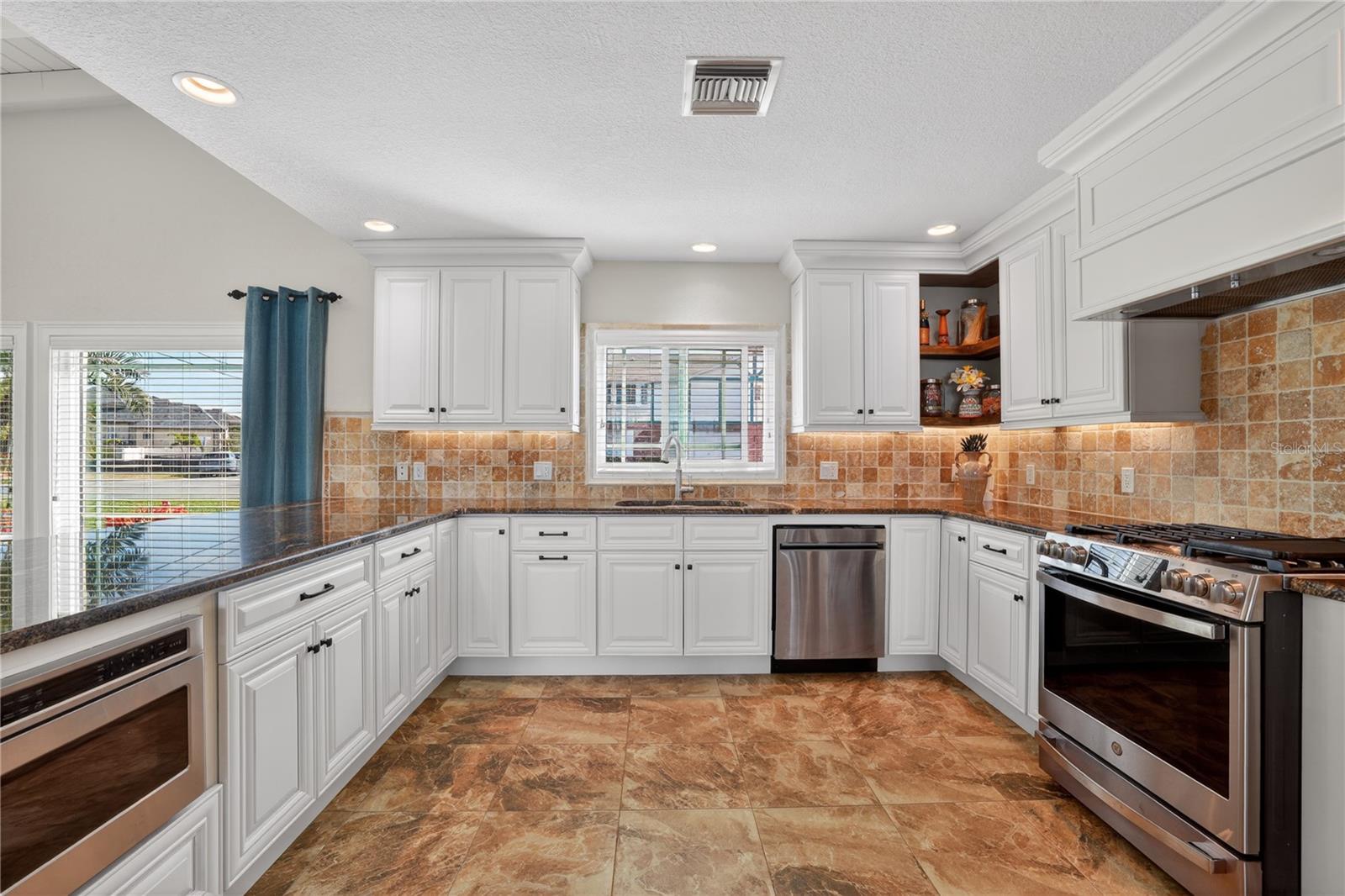 BRIGHTWATER BEACH ES - Residential