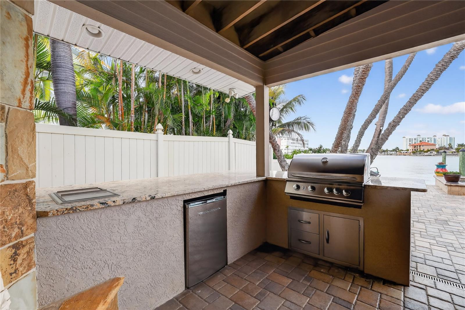 BRIGHTWATER BEACH ES - Residential