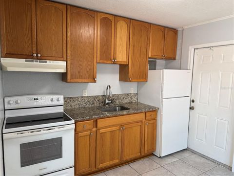 Tiny photo for 1009 Mccormack Street, Leesburg, FL 34748 (MLS # G5112286)