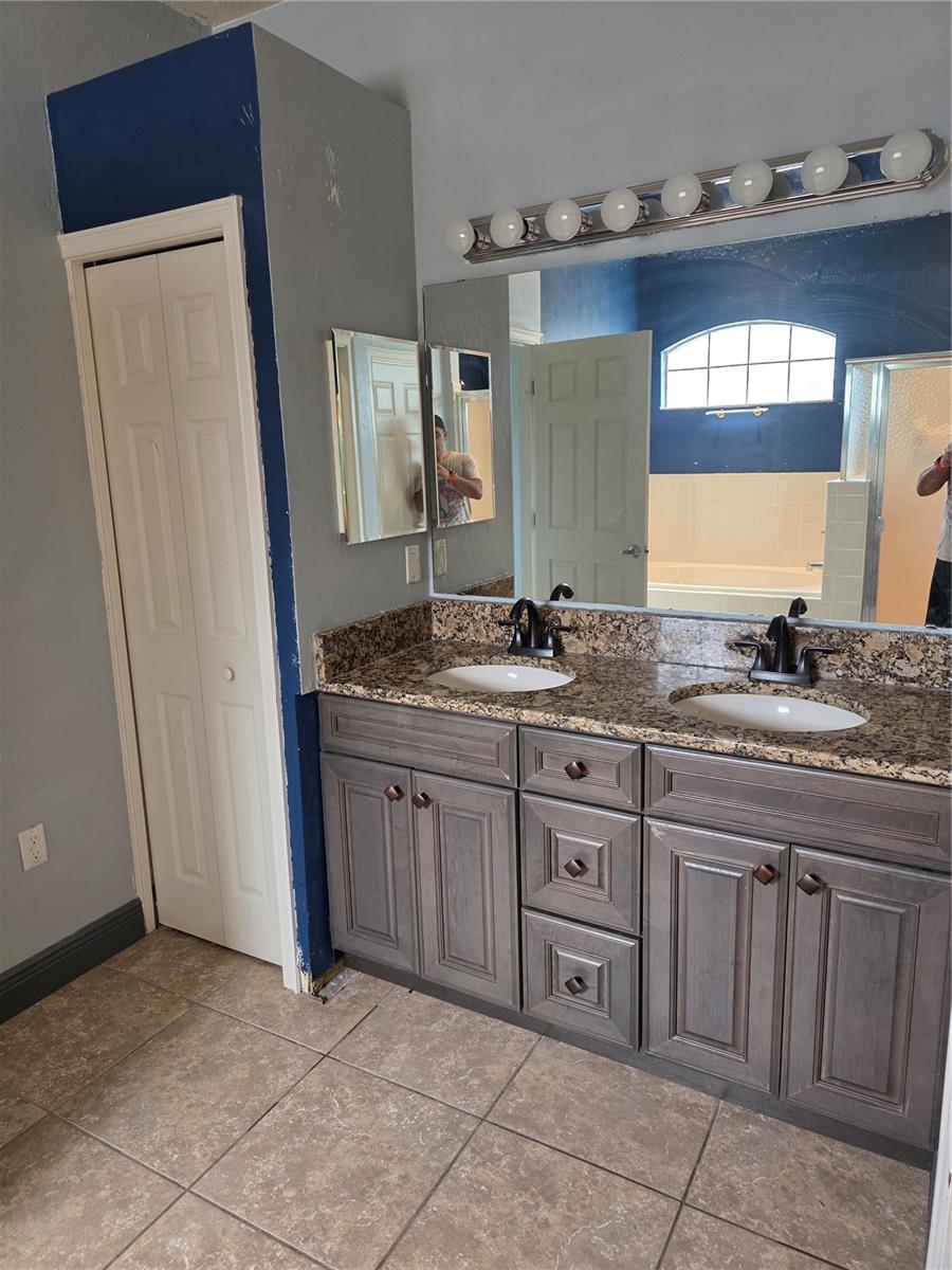 HARTFORD ESTATES - Residential