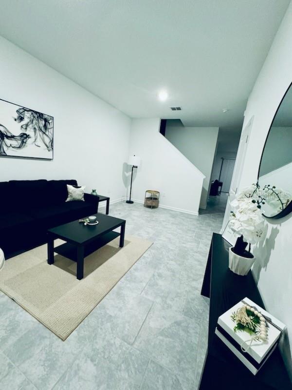 CHATEAU/ASTONIA - Residential Lease