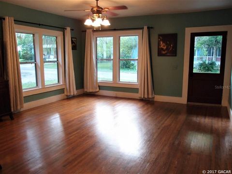 A home in High Springs