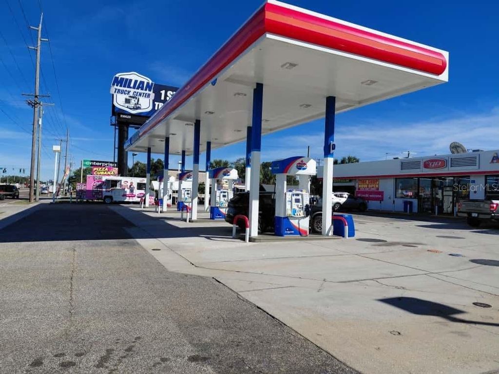 Photo of 7906 W Hillsborough Avenue, Tampa, FL 33615 (MLS # TB8448517)