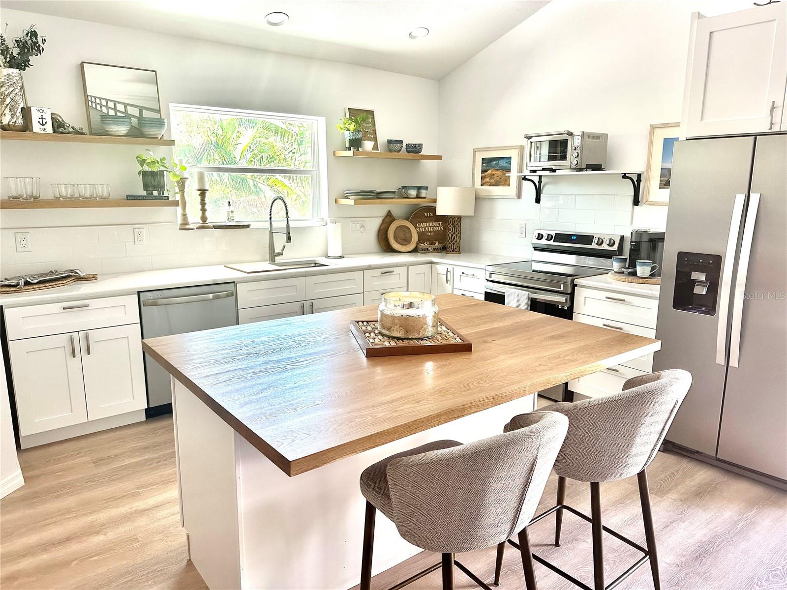 SIESTA PROPERTIES INC - Residential