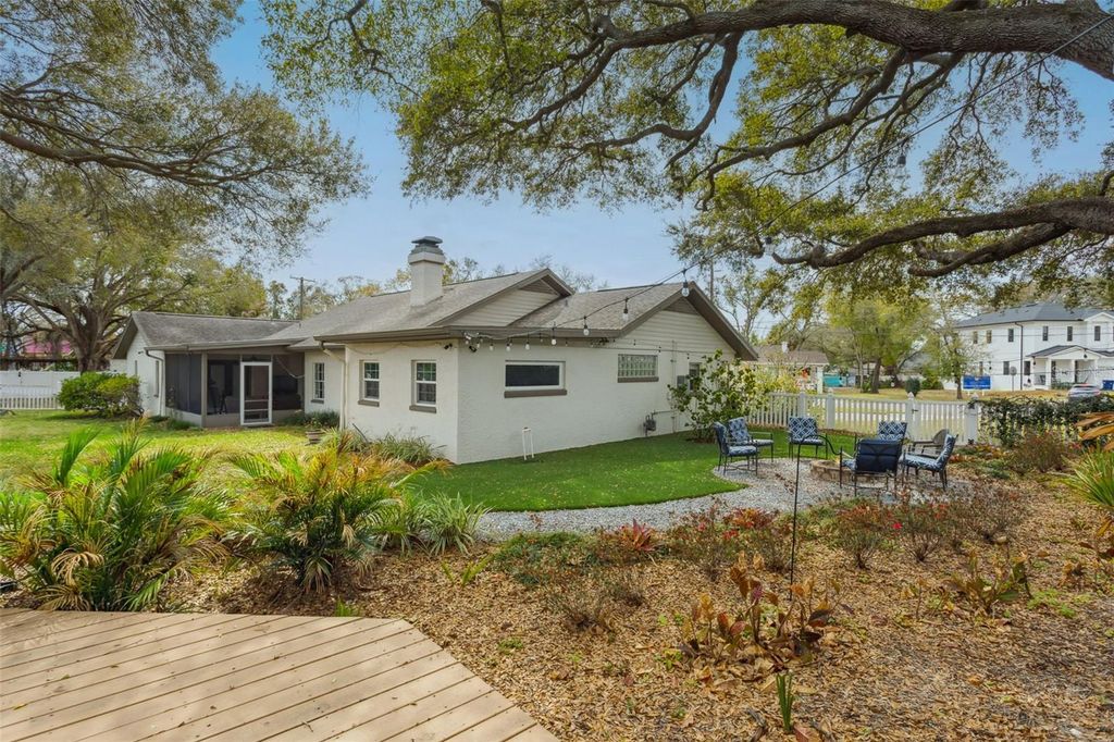 Photo of 2603 N Ridgewood Avenue, Tampa, FL 33602 (MLS # TB8481253)