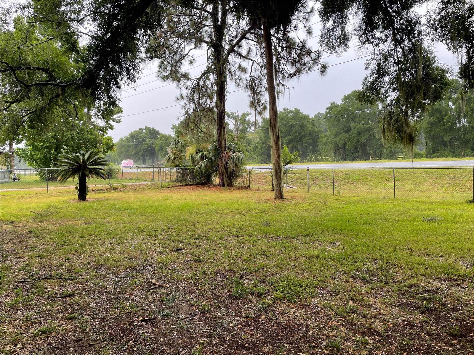 Photo 5 of 23 of 14070 S US HIGHWAY 301 mobile home
