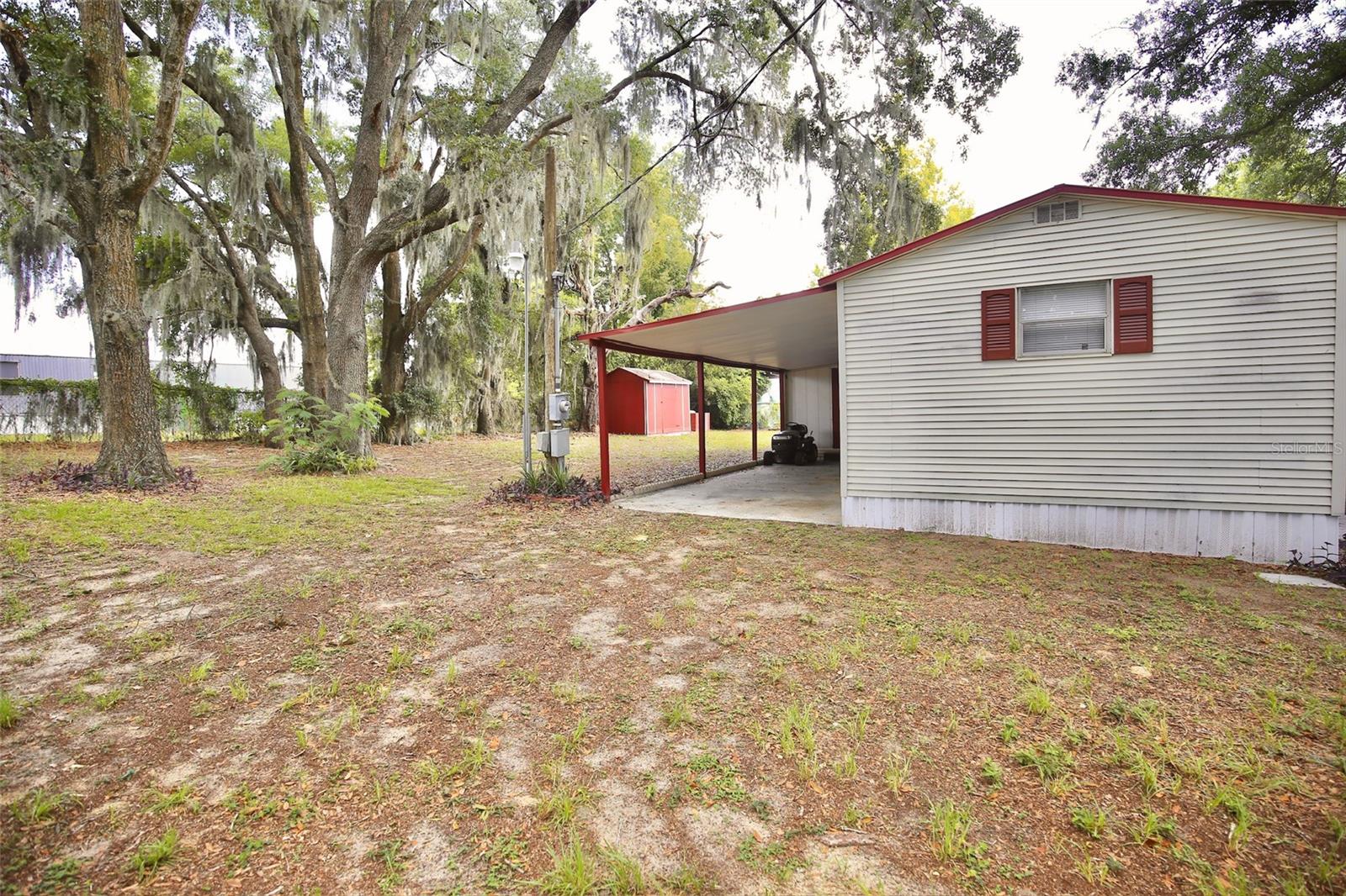 Photo 3 of 23 of 14070 S US HIGHWAY 301 mobile home