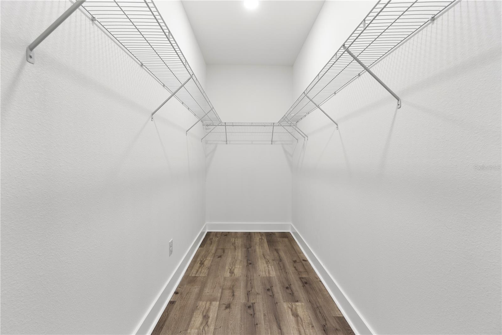 ROLLING HILLS - Residential