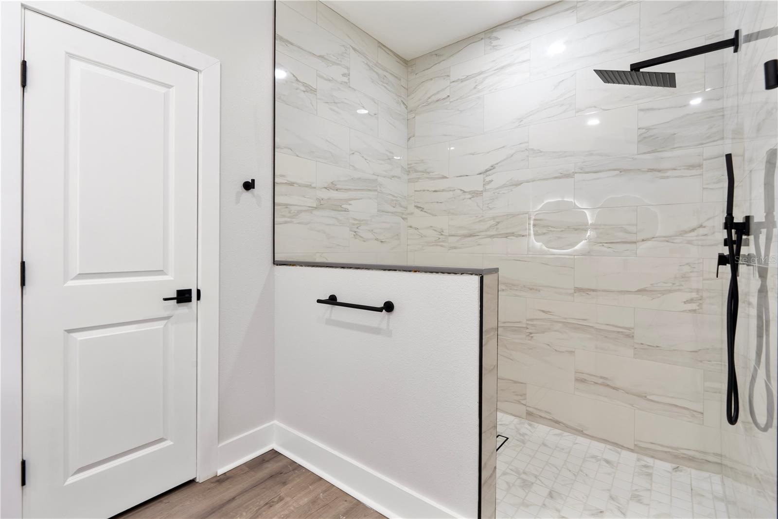 ROLLING HILLS - Residential