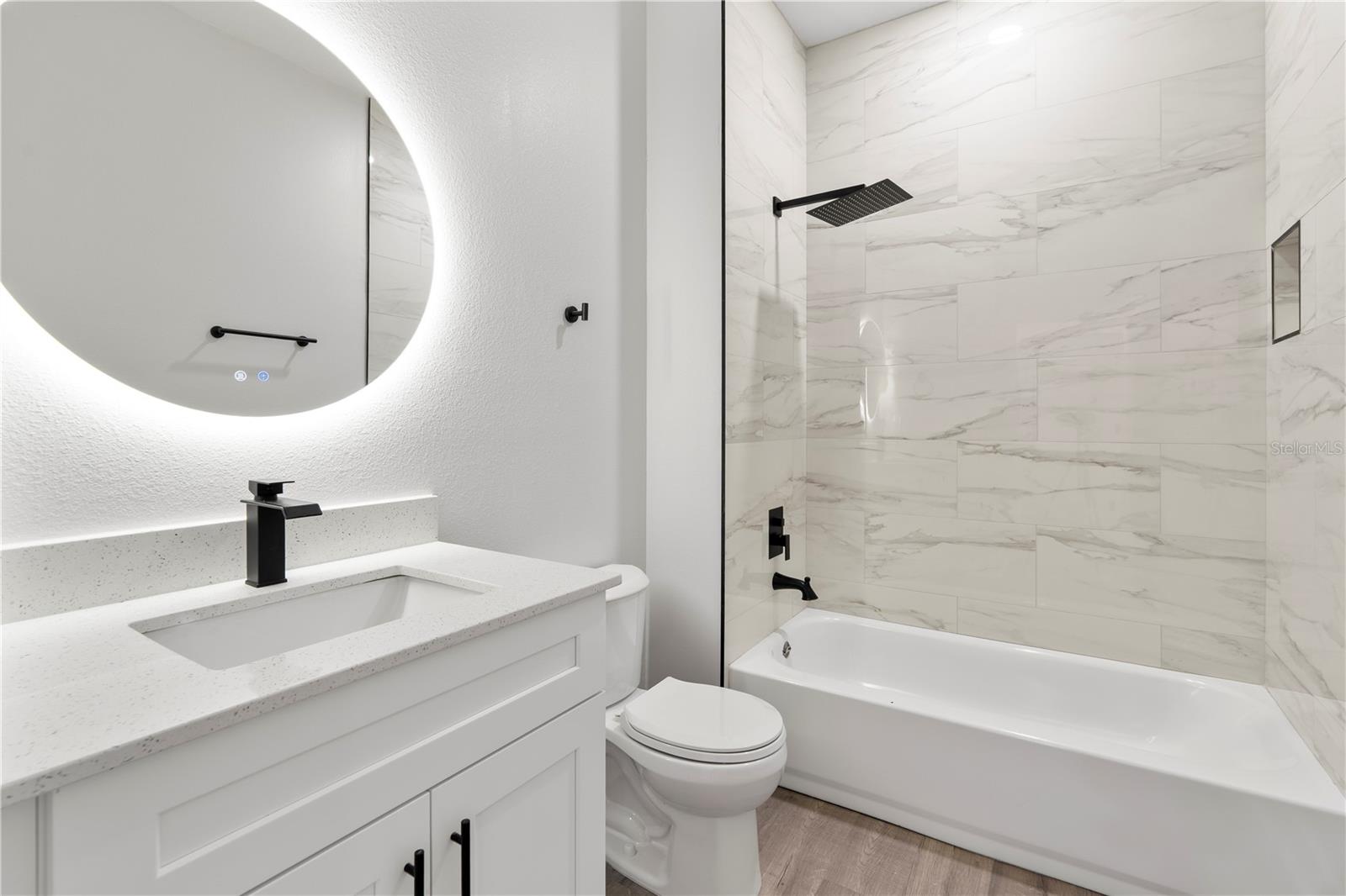 ROLLING HILLS - Residential