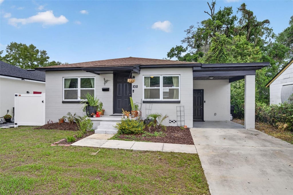 Photo of 1018 Mack Avenue, Orlando, FL 32805 (MLS # O6413495)