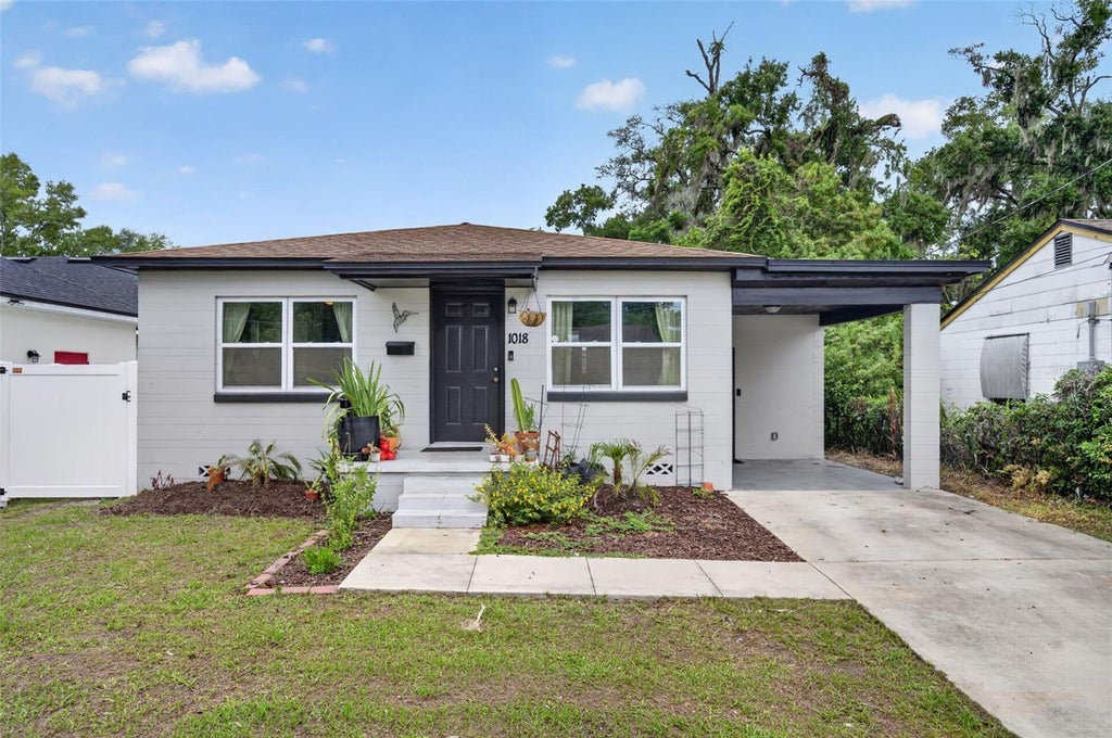 Photo of 1018 Mack Avenue, Orlando, FL 32805 (MLS # O6413495)