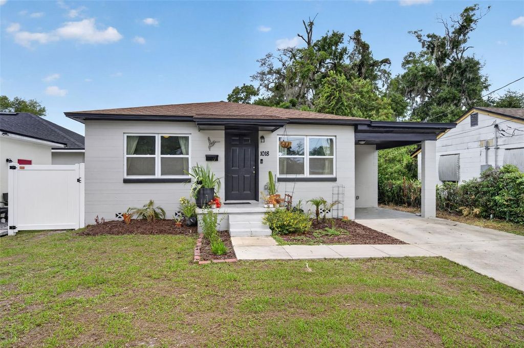 Photo of 1018 Mack Avenue, Orlando, FL 32805 (MLS # O6413495)