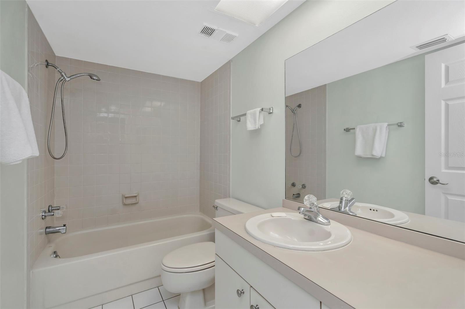 IMPERIAL OAKS CONDO - Residential