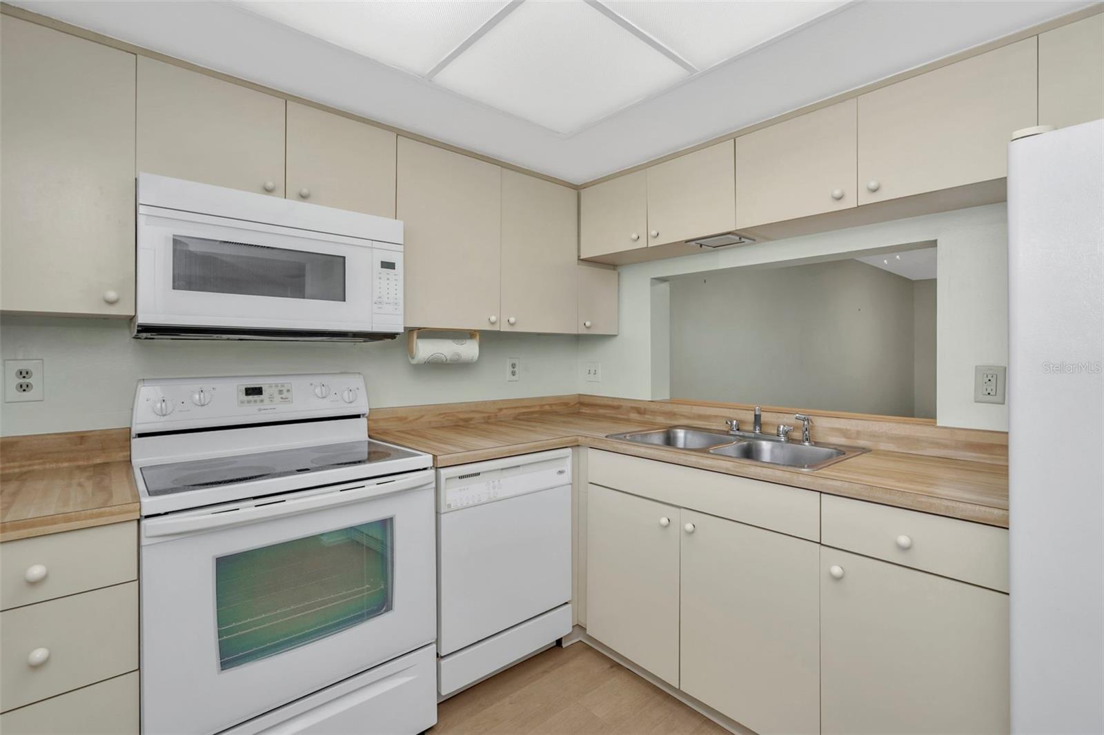 IMPERIAL OAKS CONDO - Residential