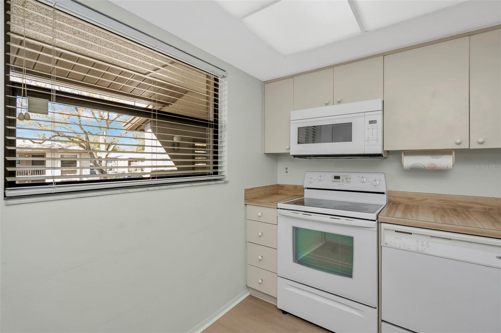 IMPERIAL OAKS CONDO - Residential