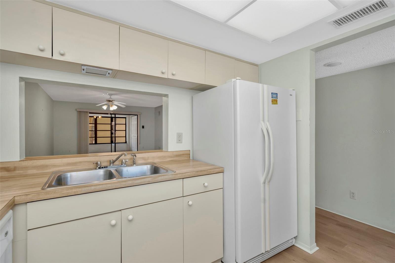 IMPERIAL OAKS CONDO - Residential