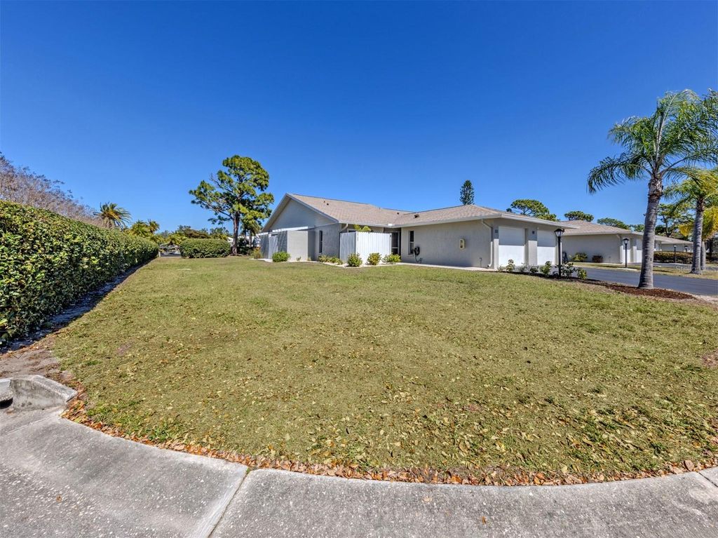 Photo of 601 Pinebrook Crescent #1, Venice, FL 34285 (MLS # N6143088)