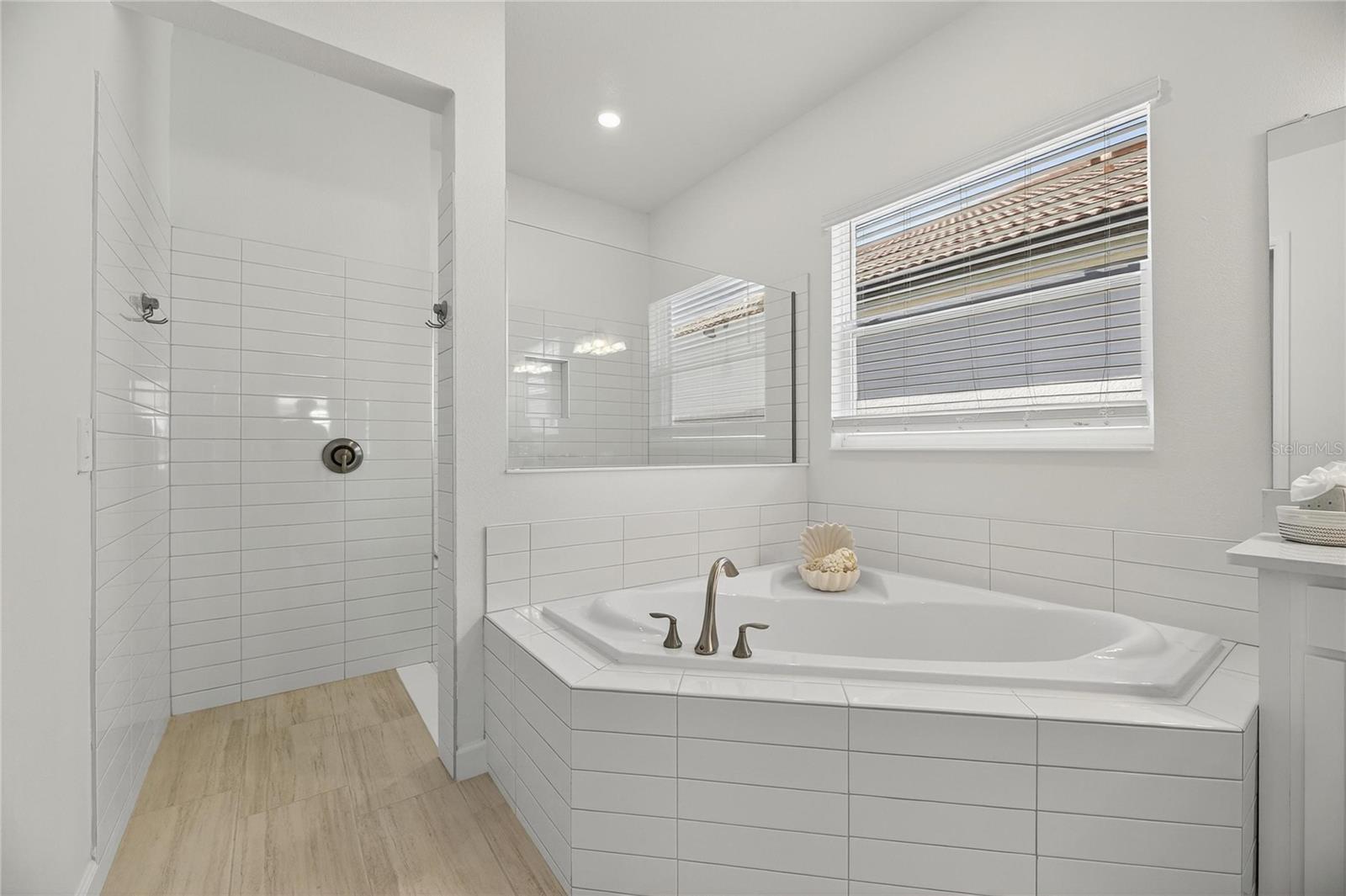 FOREST BROOKE ACTIVE ADULT PH 6A AND 7 LOT 10 BLOC - Residential