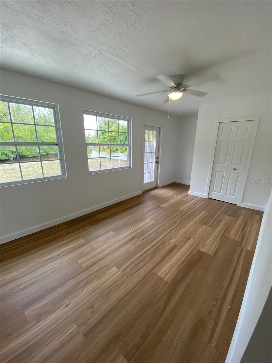 BAY SHORE - Residential Lease