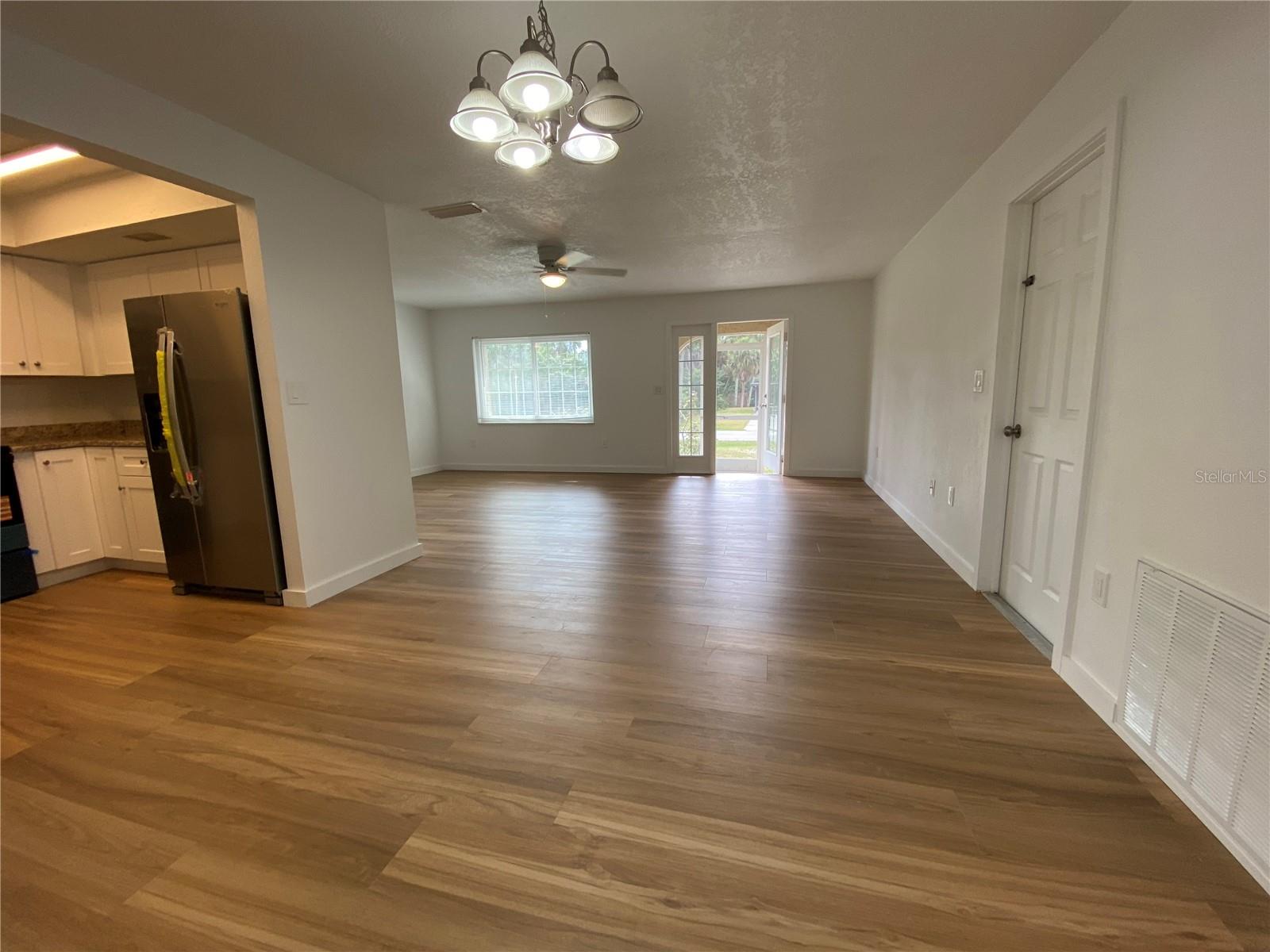 BAY SHORE - Residential Lease