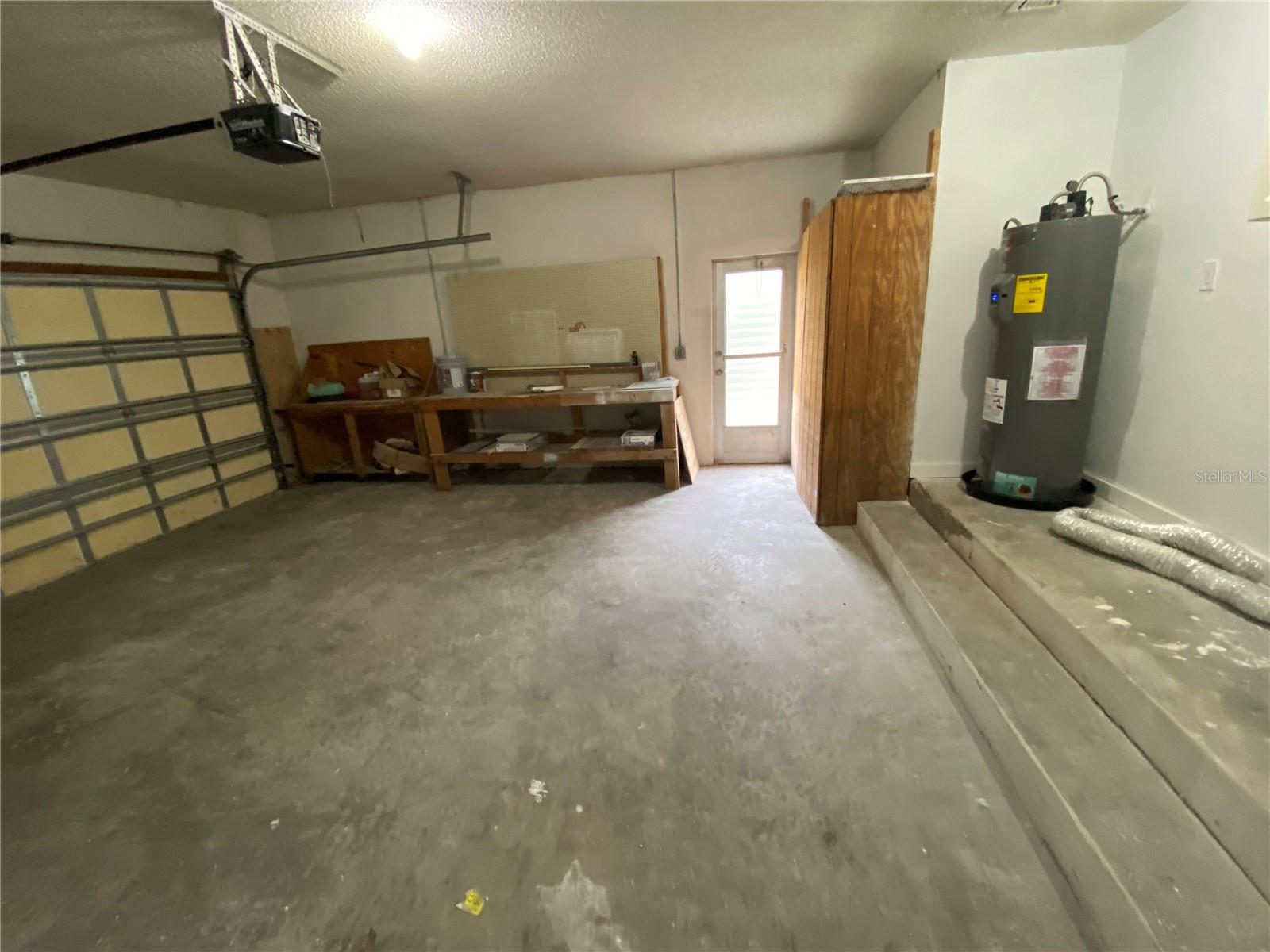 BAY SHORE - Residential Lease