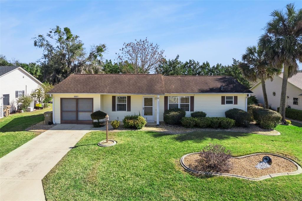 Photo of 26041 Newcombe Circle, Leesburg, FL 34748 (MLS # G5107072)