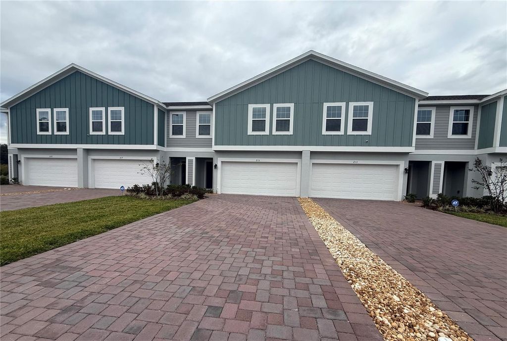 Photo of 215 Glass Onion Drive, Howey In The Hills, FL 34737 (MLS # G5106243)