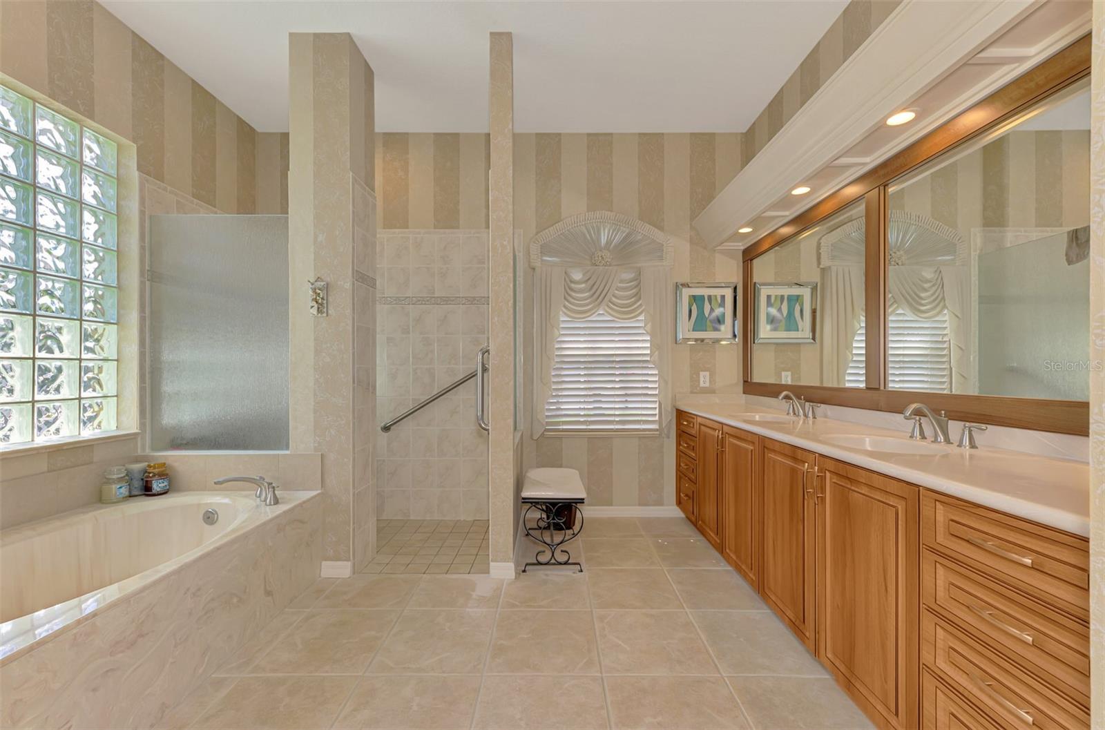 SAWGRASS - Residential
