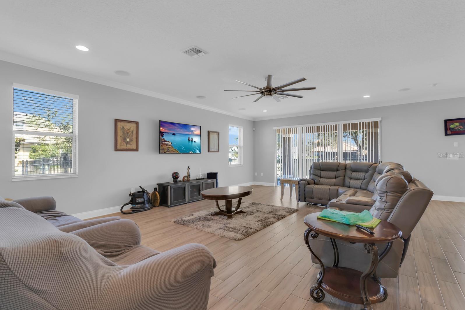 ASTOR GRANDE AT LAKE FOREST - Residential