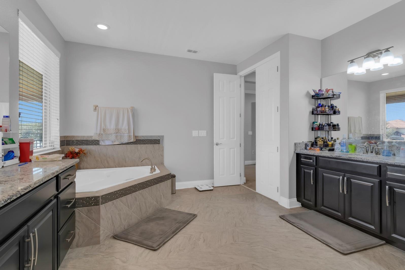 ASTOR GRANDE AT LAKE FOREST - Residential