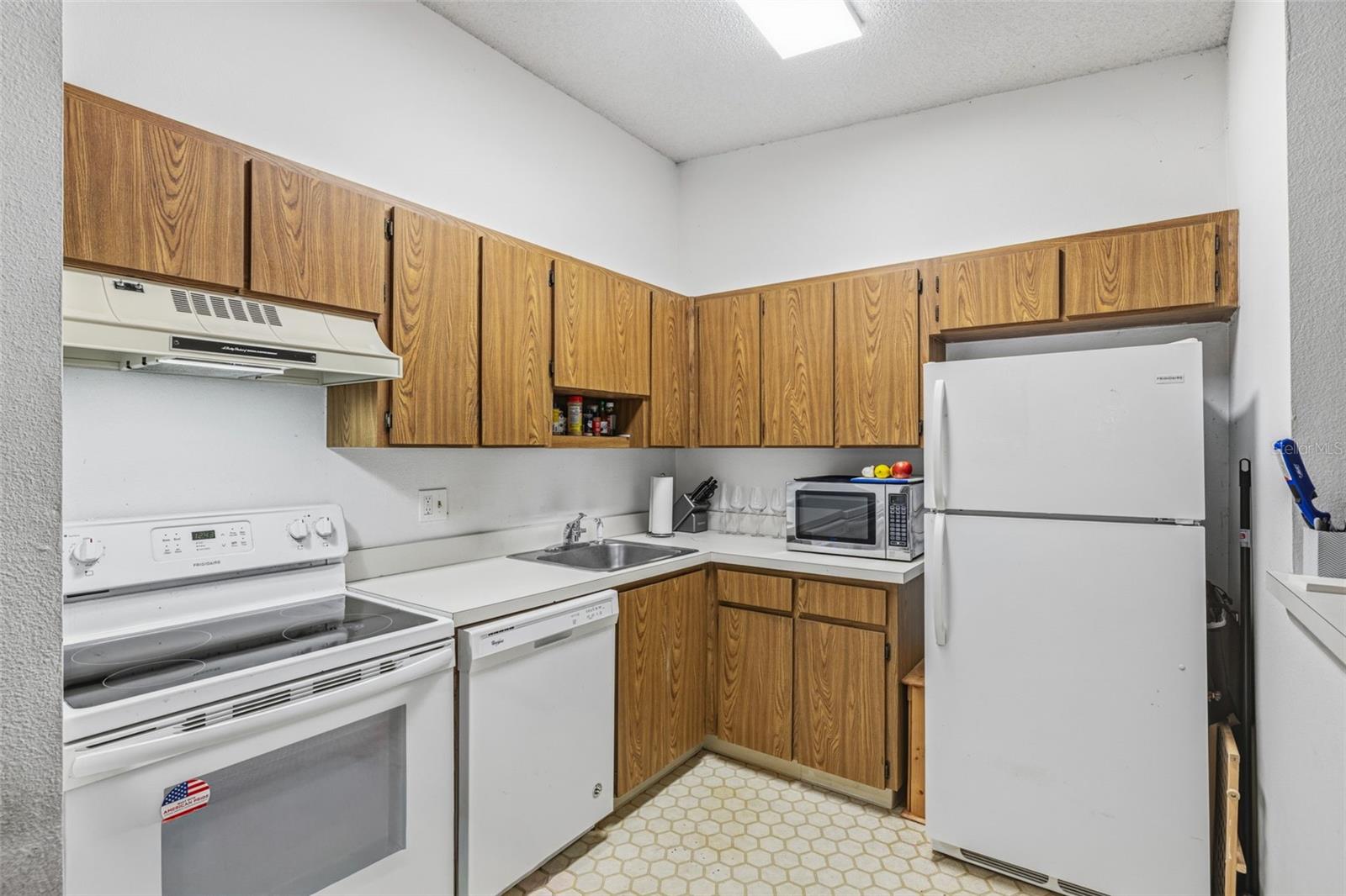 RAINTREE VILLAGE CONDO N - Residential