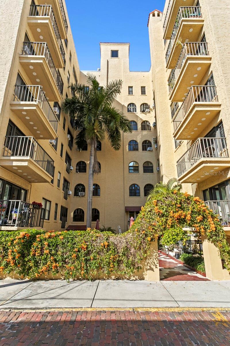 FLORI DE LEON APTS CO-OP - Residential