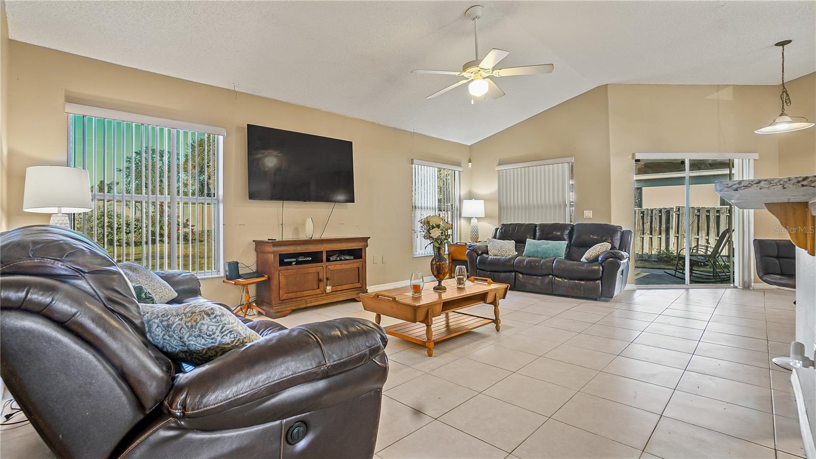 DELTONA LAKES UNIT 07 - Residential Lease