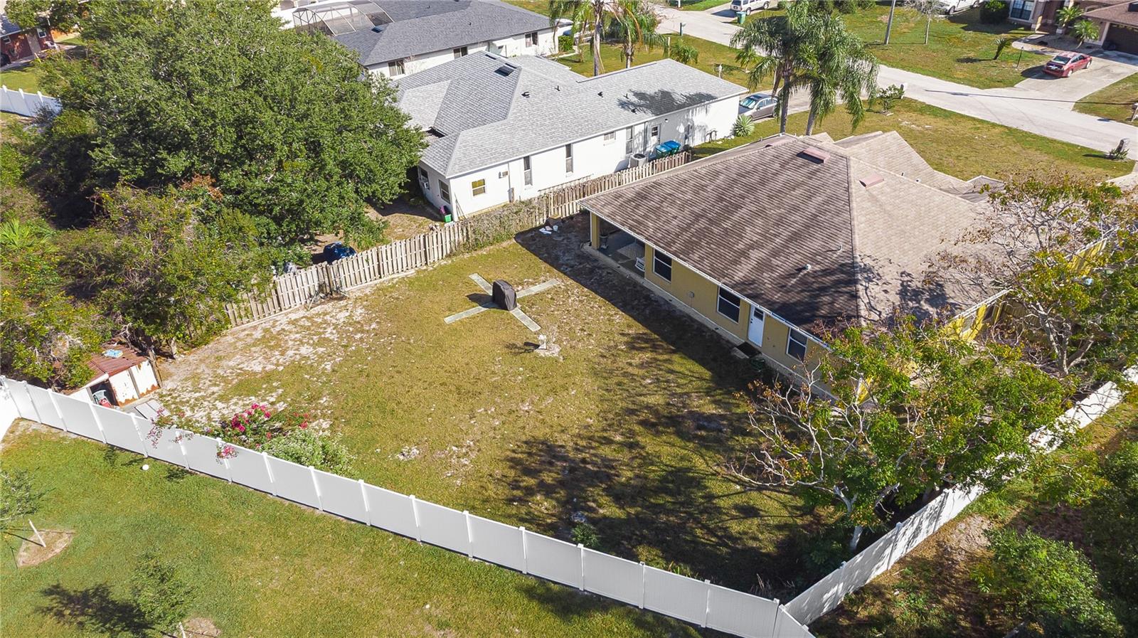 DELTONA LAKES UNIT 07 - Residential Lease