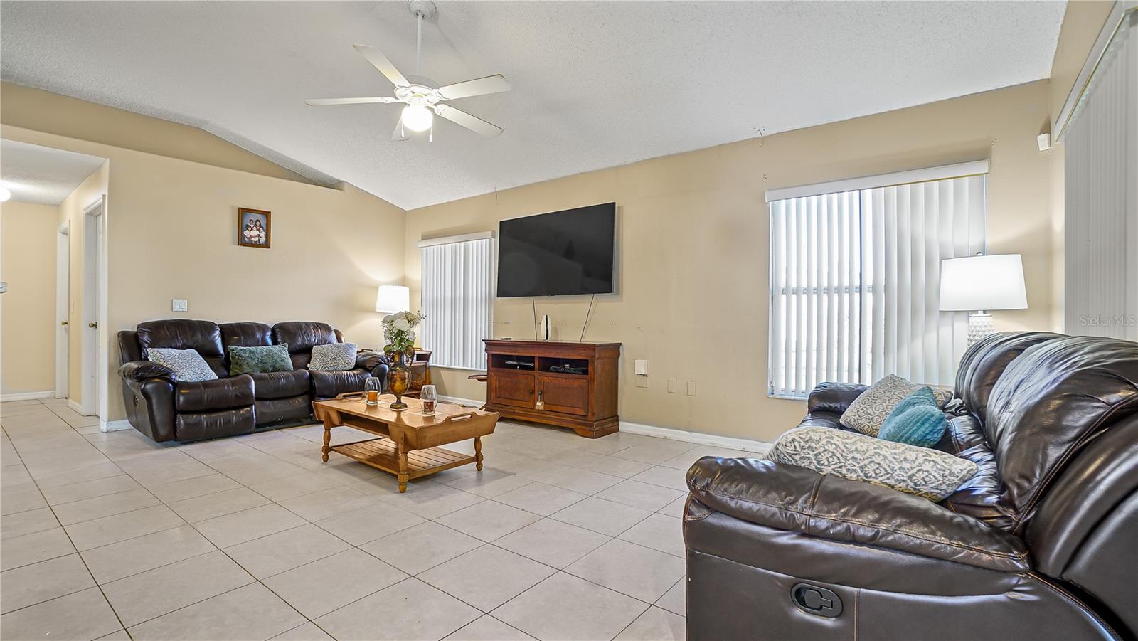DELTONA LAKES UNIT 07 - Residential Lease