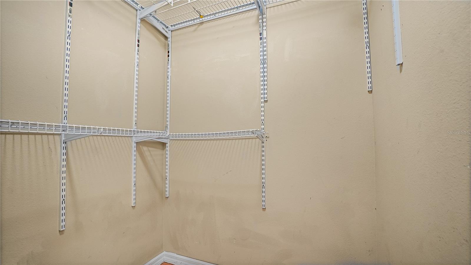 DELTONA LAKES UNIT 07 - Residential Lease