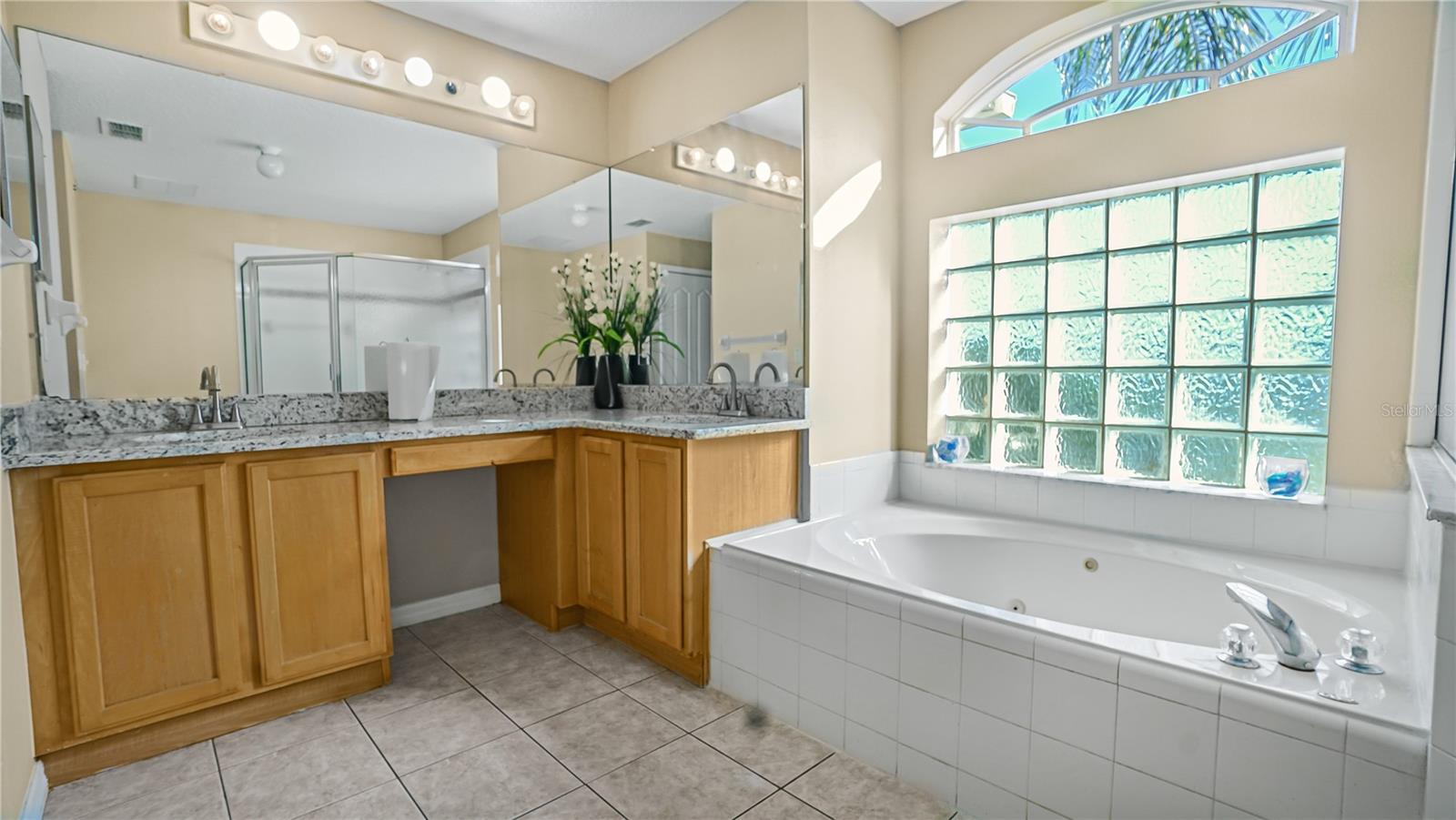 DELTONA LAKES UNIT 07 - Residential Lease