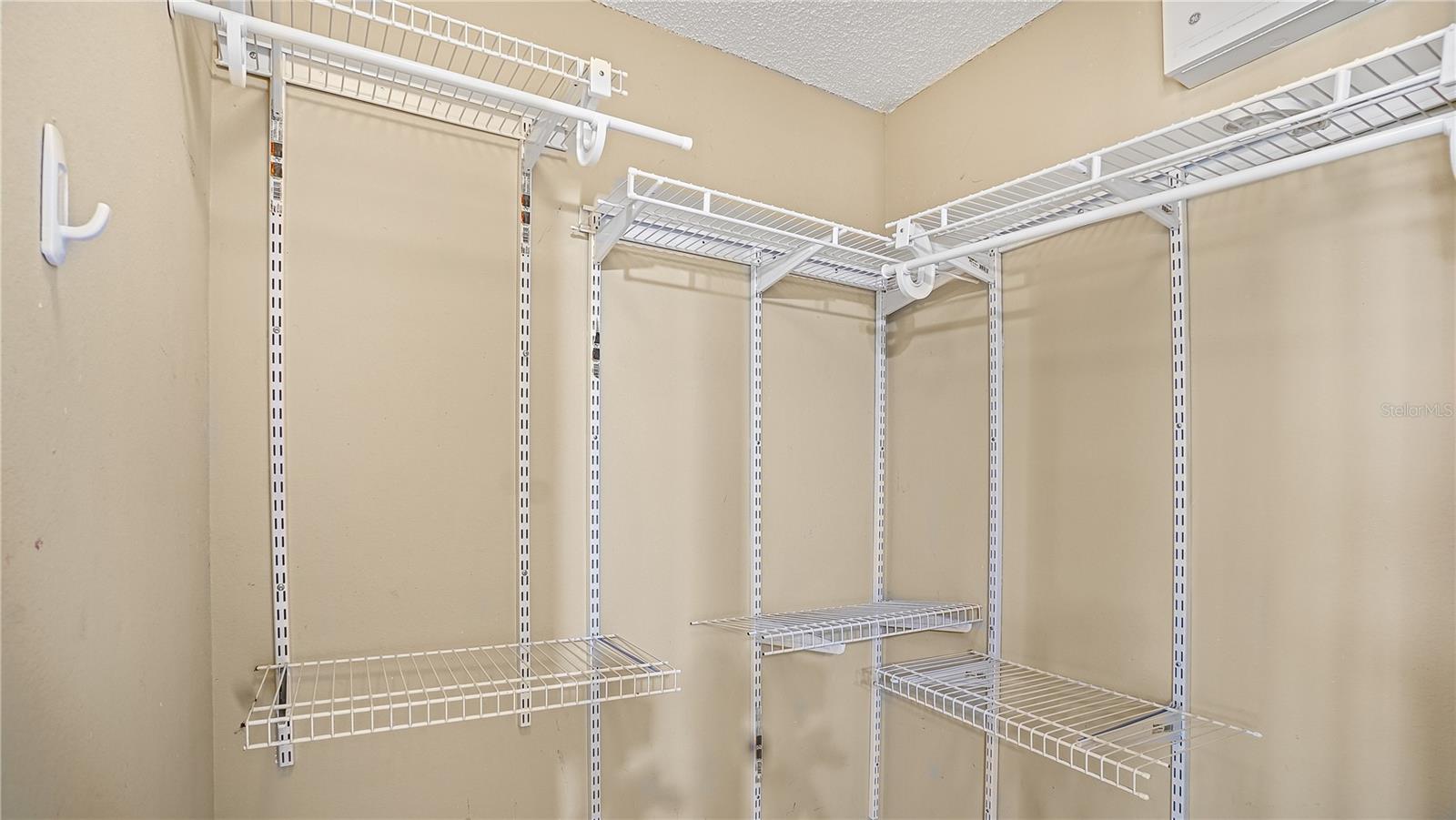 DELTONA LAKES UNIT 07 - Residential Lease