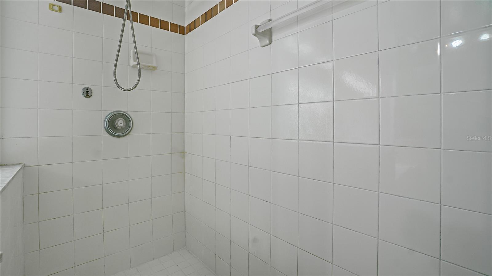 DELTONA LAKES UNIT 07 - Residential Lease