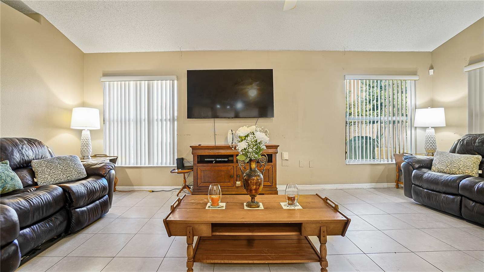 DELTONA LAKES UNIT 07 - Residential Lease