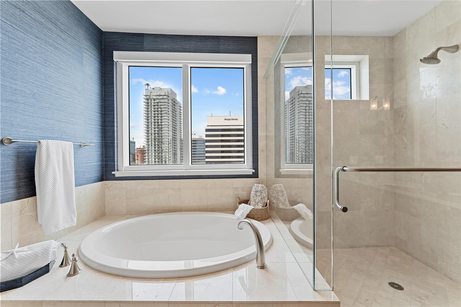 OVATION CONDO - Residential