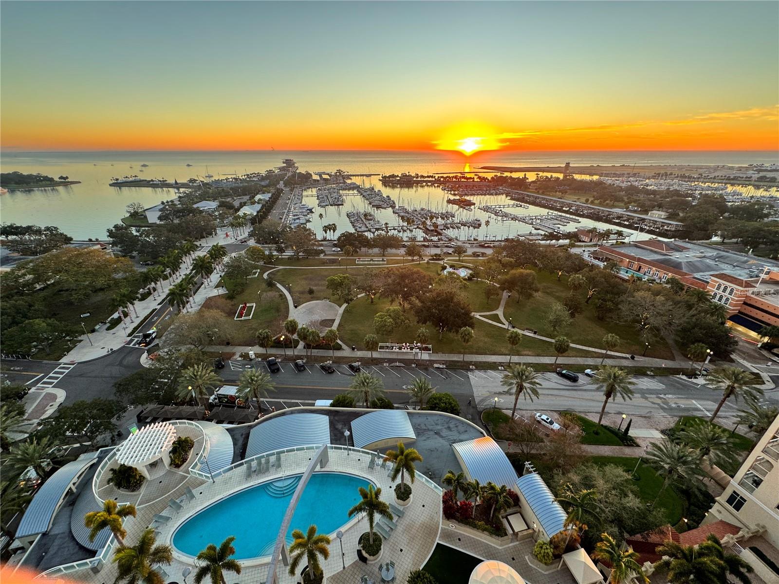 OVATION CONDO - Residential