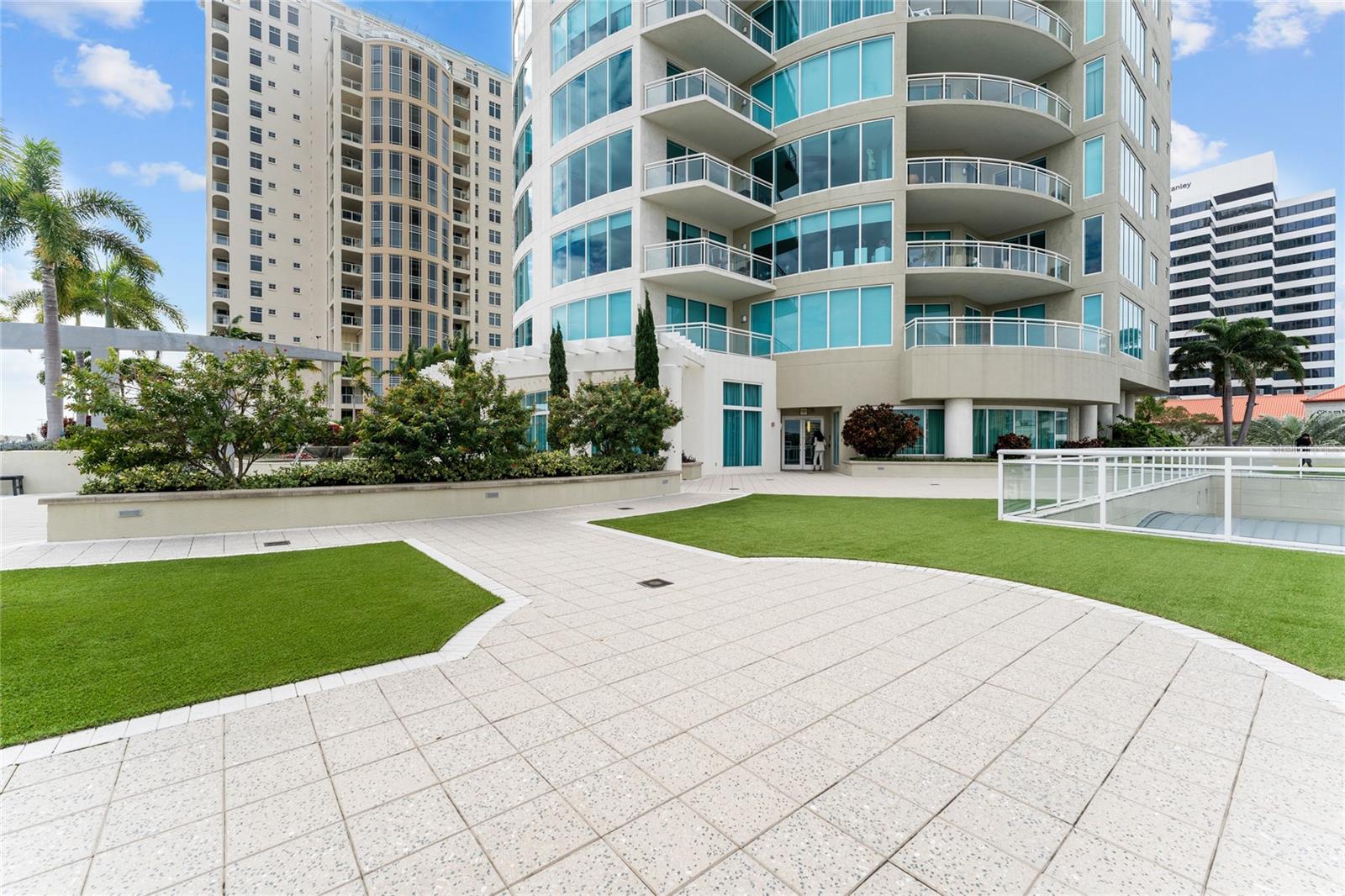 OVATION CONDO - Residential