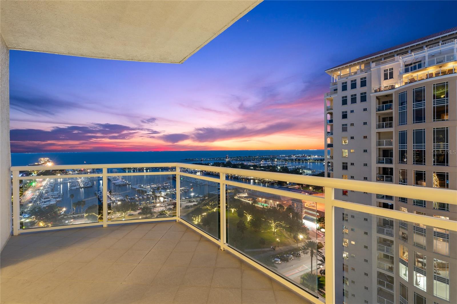 OVATION CONDO - Residential