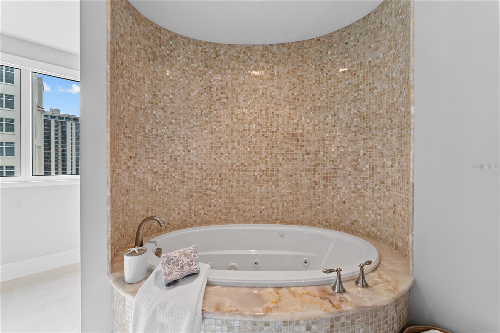 OVATION CONDO - Residential