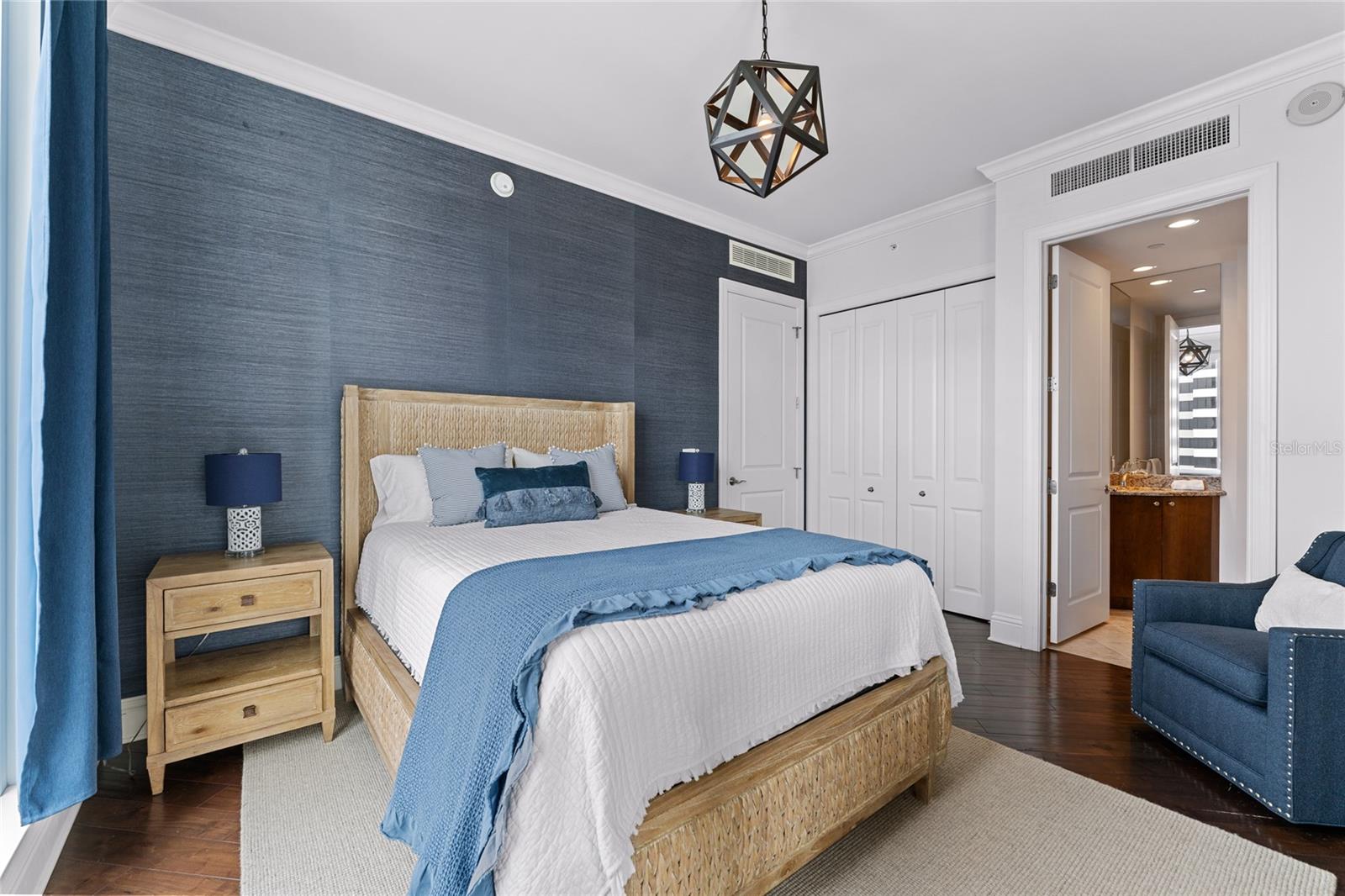 OVATION CONDO - Residential