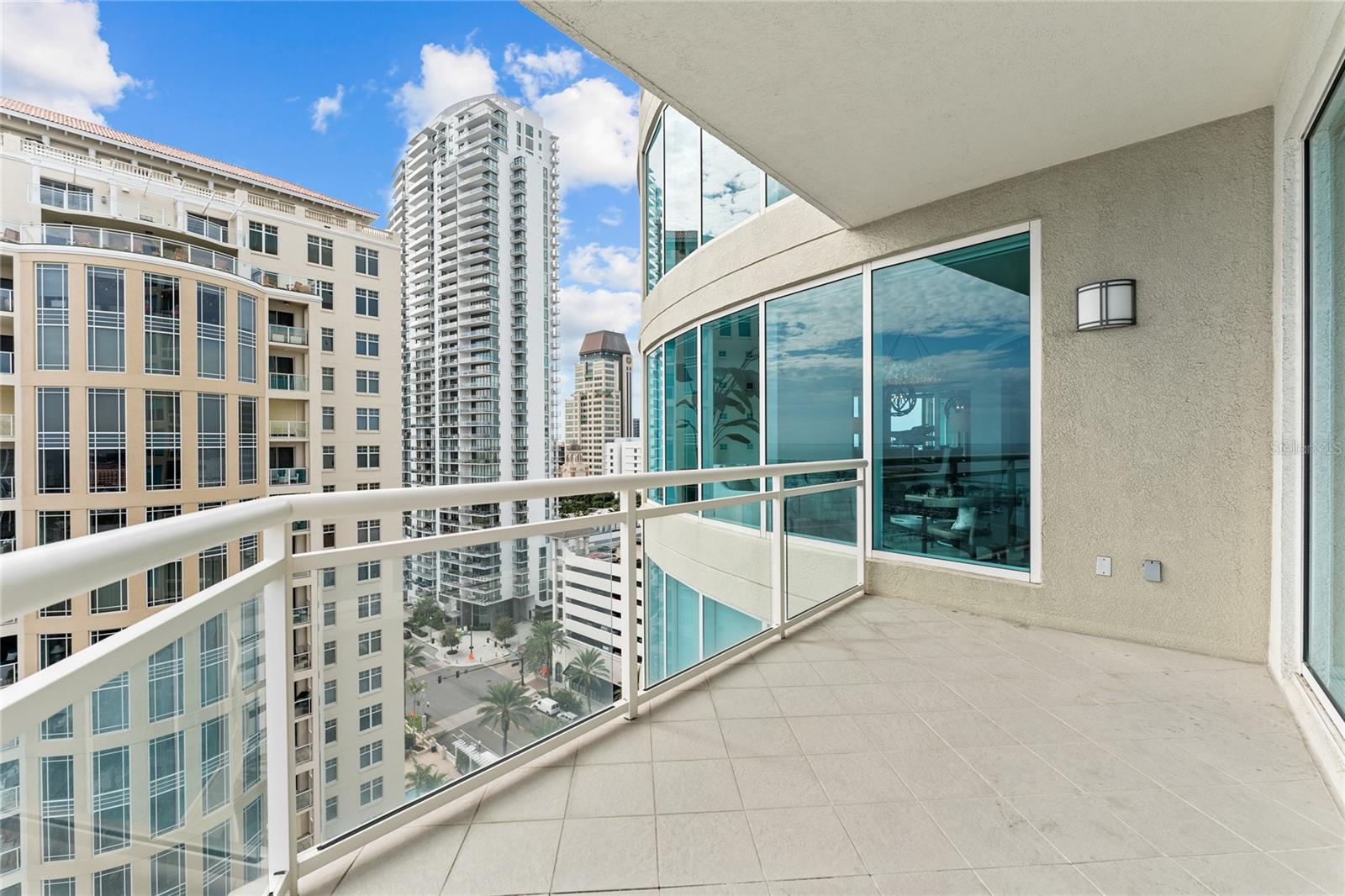 OVATION CONDO - Residential