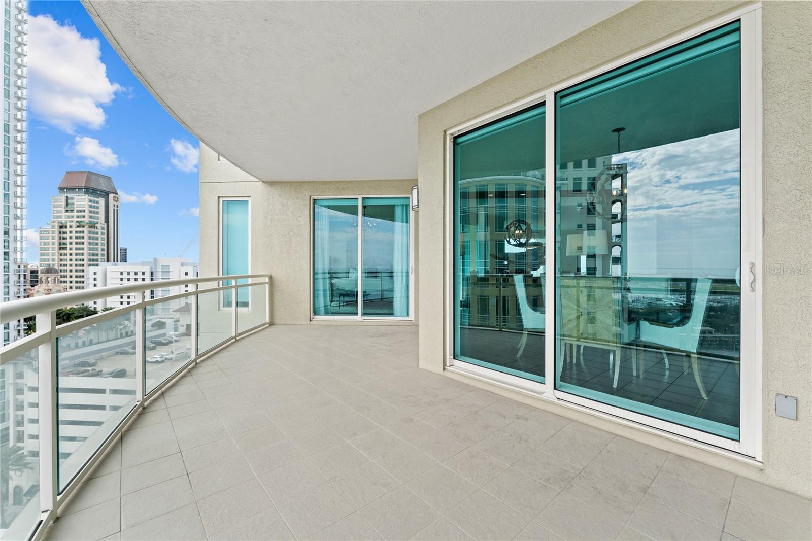 OVATION CONDO - Residential